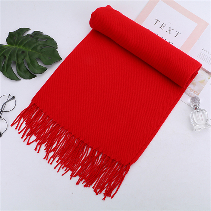 羊绒针织红色围巾绣字